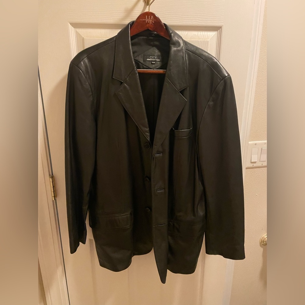 Men’s black leather jacket 42R